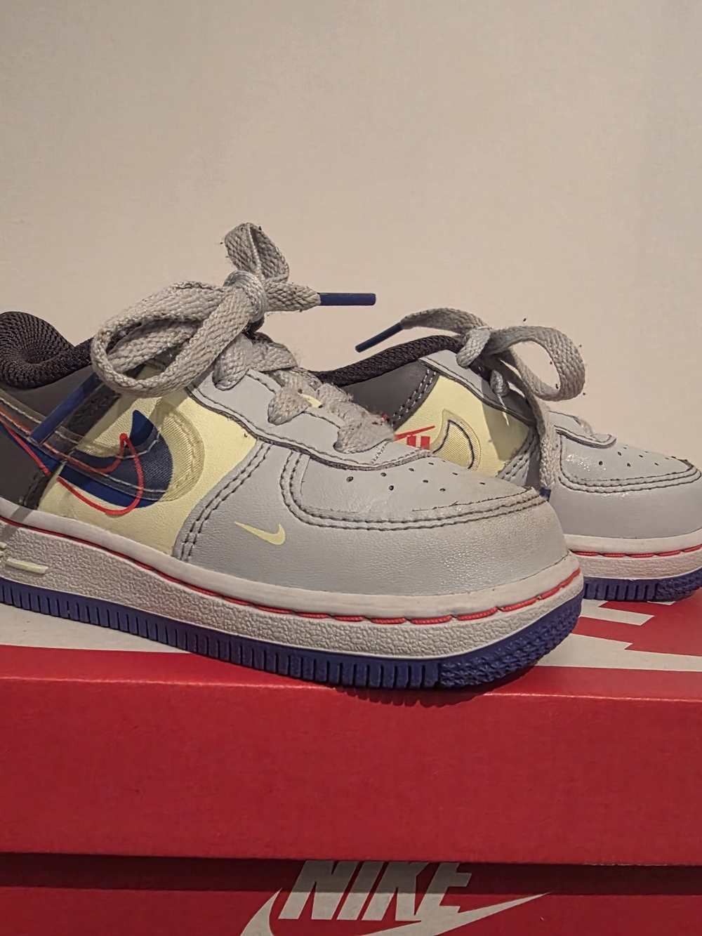 Nike Kids' AIR MAX  Gray and Yellow Low-Top Sneakers (size 6C)